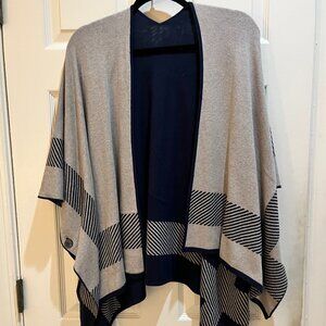 Cabi Size XS/S Women Open Front Reversible Tower Wrap Poncho Sweater